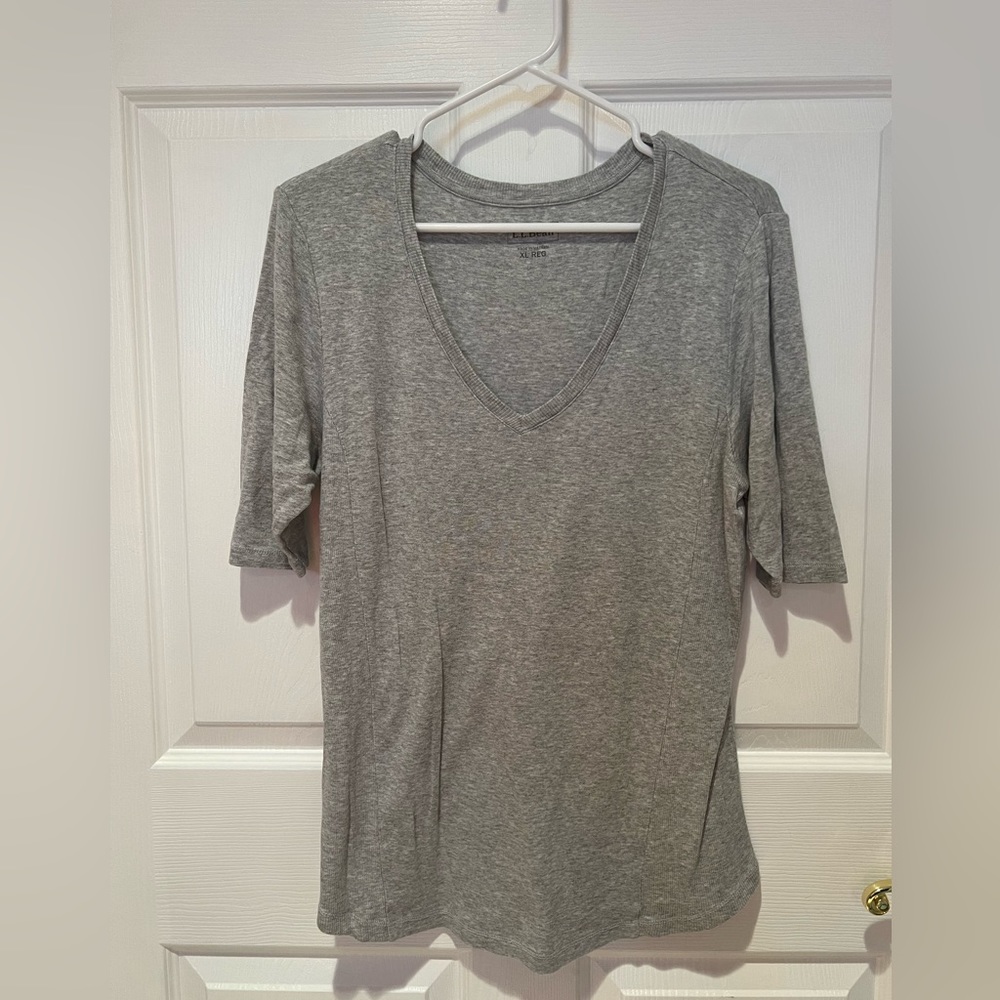 LLBEAN ladies short sleeve blouse. Light gray color. Size XL